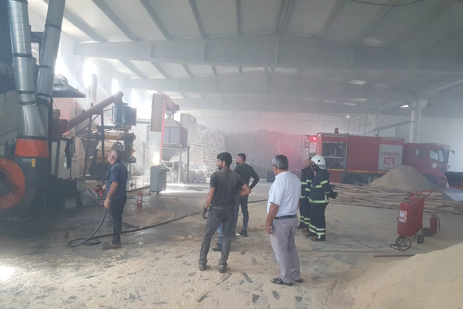 Kereste fabrikasında çıkan yangın korkuttu