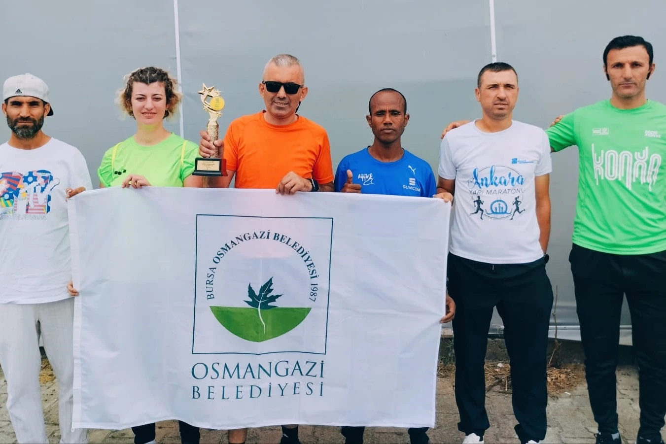 Bursa Osmangazili şampiyon atletlerden Başkan Aydın’a ziyaret